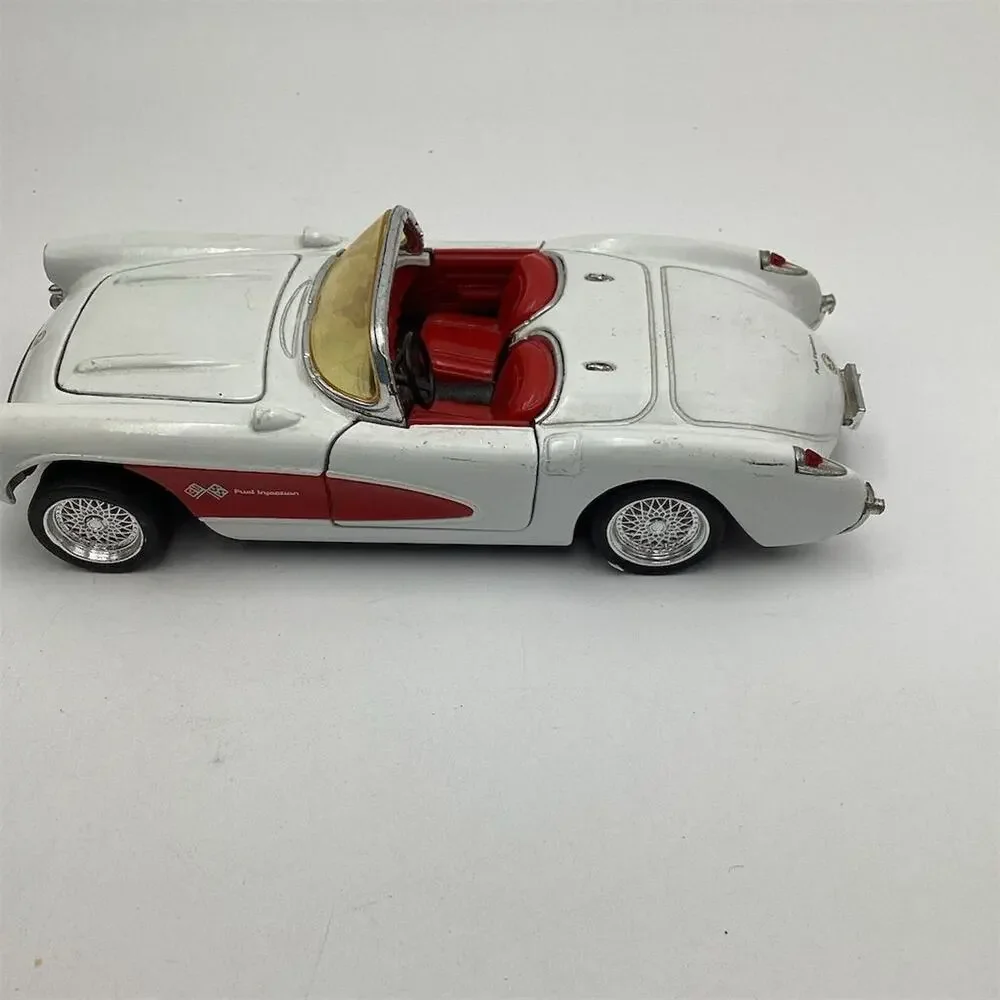 1957 Chevrolet Corvette‎ Diecast Model 1/24 Scale White Vintage Car
